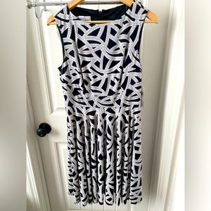 New Donna Morgan Sleeveless work dress New with tags size 8